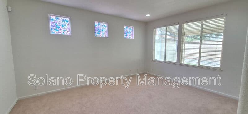 Dixon House: 2080 Mariposa Drive