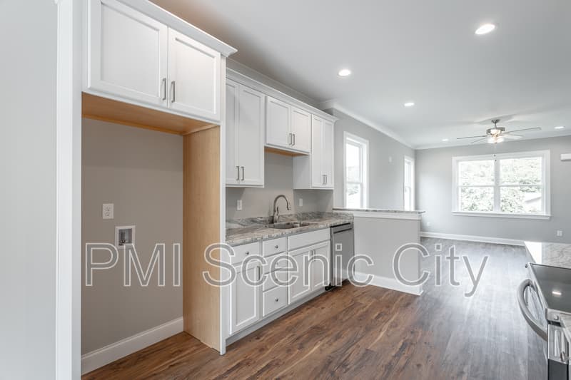 Cleveland House: 2631 Rogers Dr SE