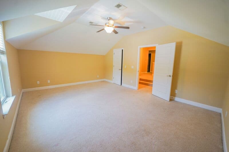 Richmond Hill House: 252 Cottonham Ct