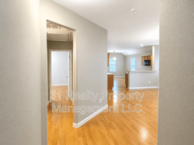Fresno House: 2119 Hawthorne Brook
