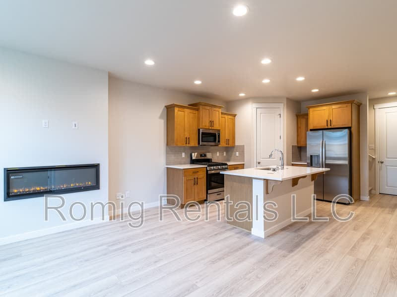 Vancouver House: 18611 Northeast 44th Avenue