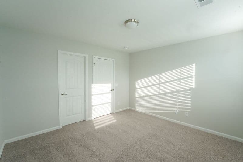 Savannah House: 257 Brookline Dr