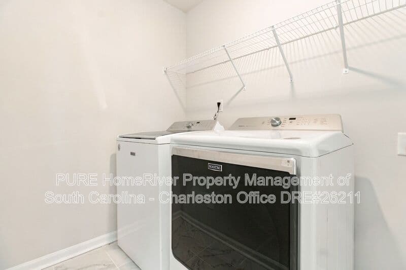 Summerville House: 476 Richfield Way