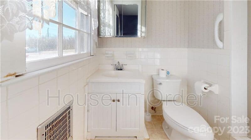 Marion House: 219 Ridge Rd