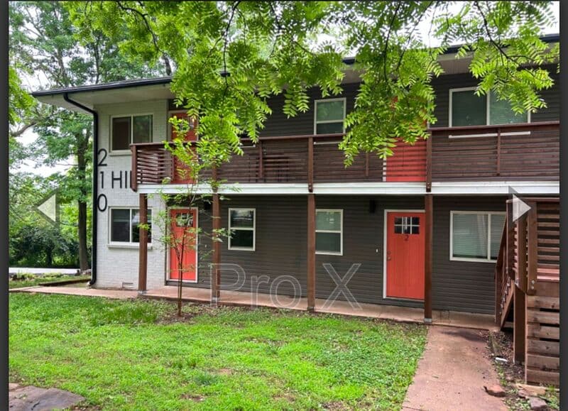 Fayetteville House: 210 S Hill Ave