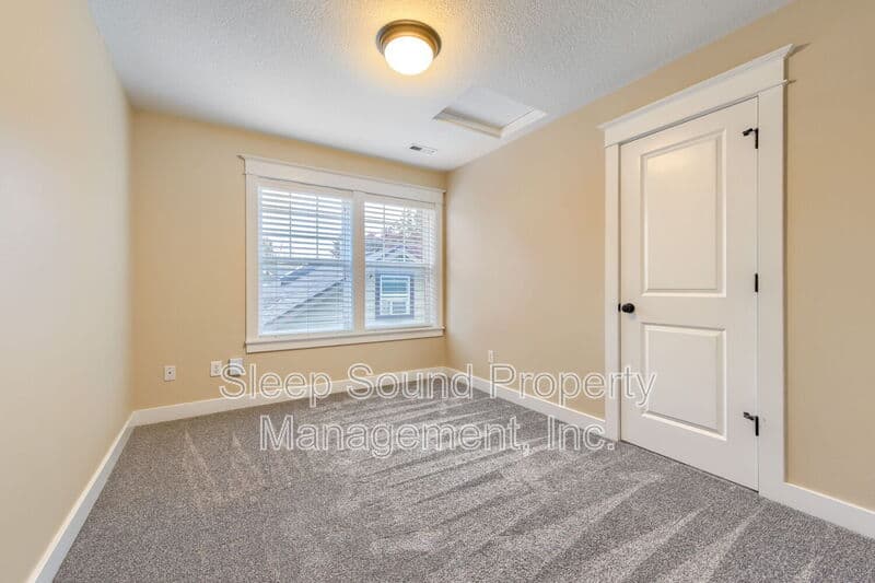 Portland House: 857 N Winchell St