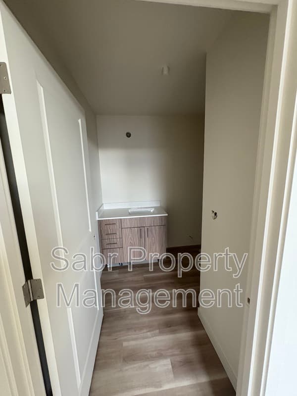 Portland Apartment: 1520 N Bryant St