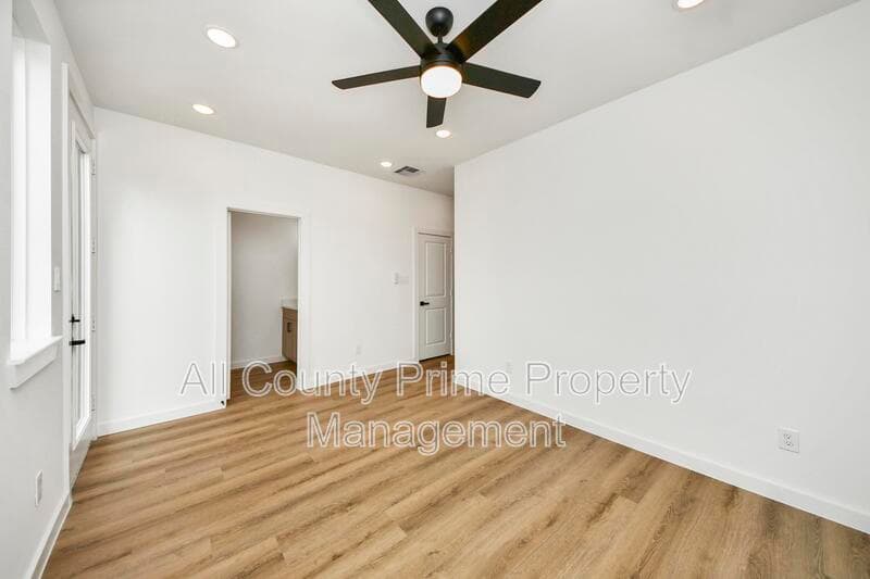 Houston Condo: 5201 Fairchild St