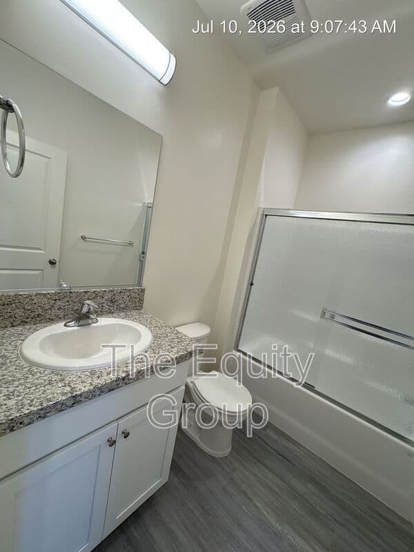 Visalia Condo: 725 S Pinkham