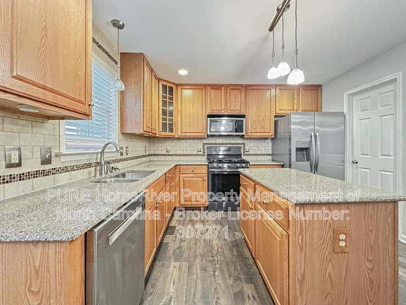 Clayton House: 384 Santa Gertrudis Dr