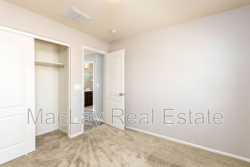 Glendale House: 7265 W Glenn Dr