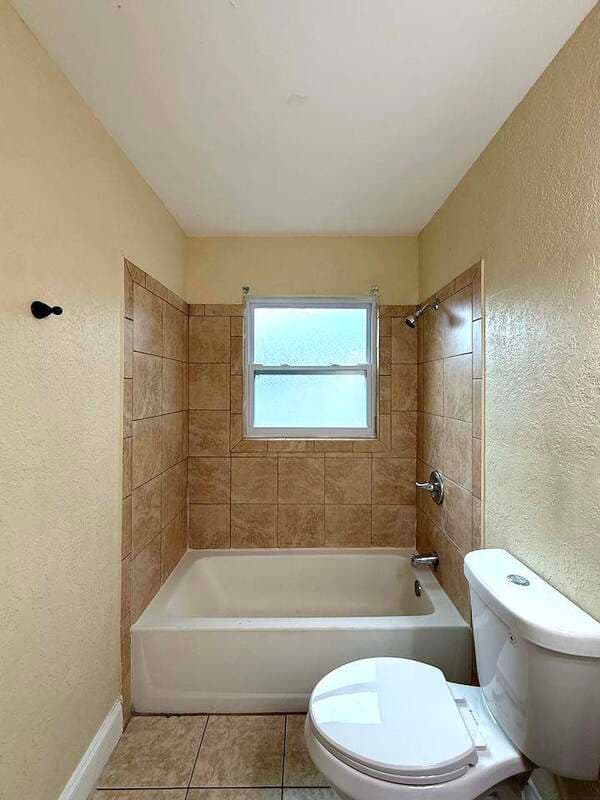 Fort Myers House: 2985 Saint Charles Street