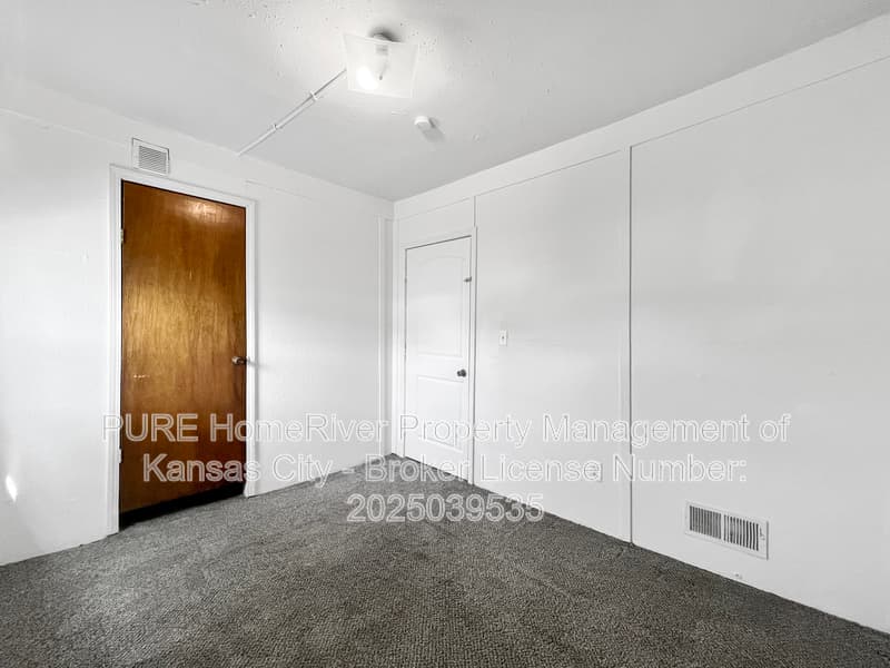 Higginsville House: 303 W 22nd St