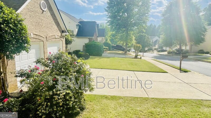 College Park House: 4644 Creekside Cove