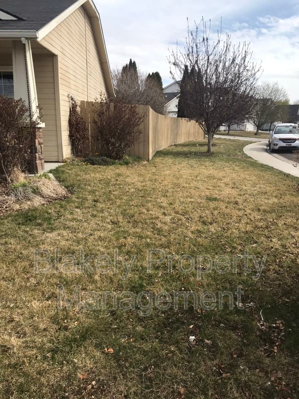 Nampa House: 72 N. Pleasant Hill Dr.