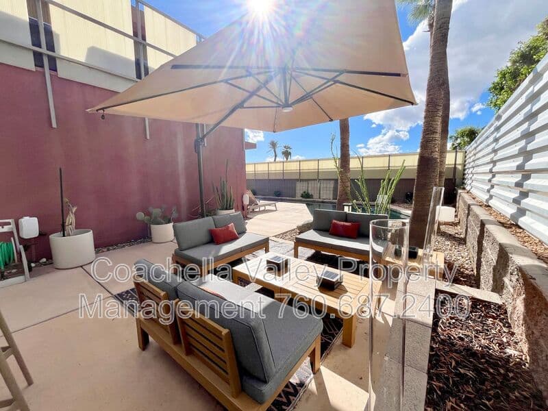 Palm Springs House: 353 Cheryl Dr