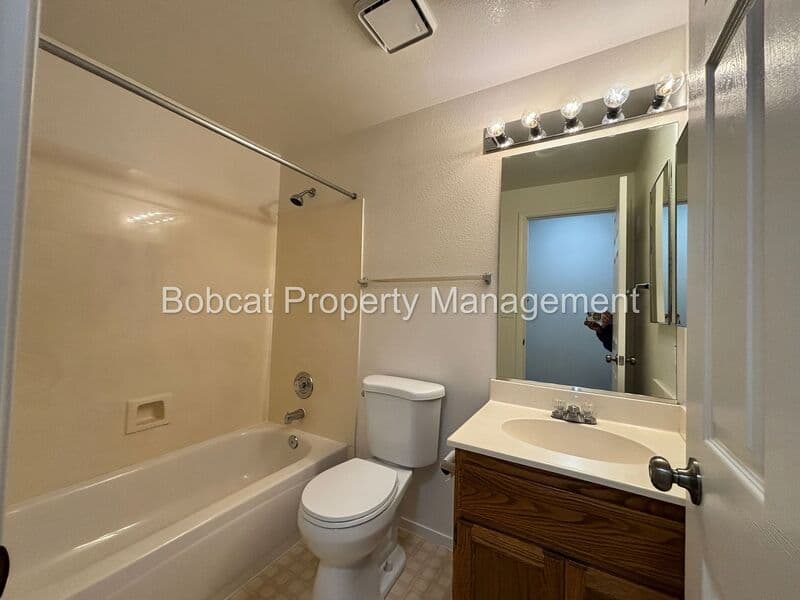 Carson City House: 707 Armory Ln