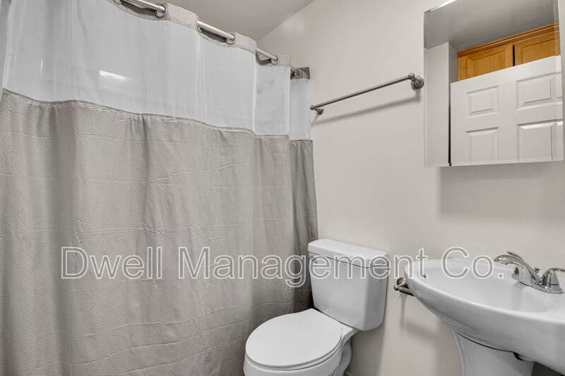 Spring Valley House: 9105 Rosedale Dr
