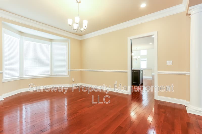 Monroe Township House: 17 Greylynne Drive