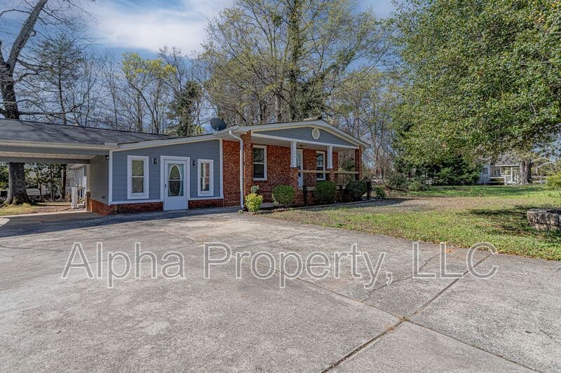Greer House: 206 E Arlington Ave