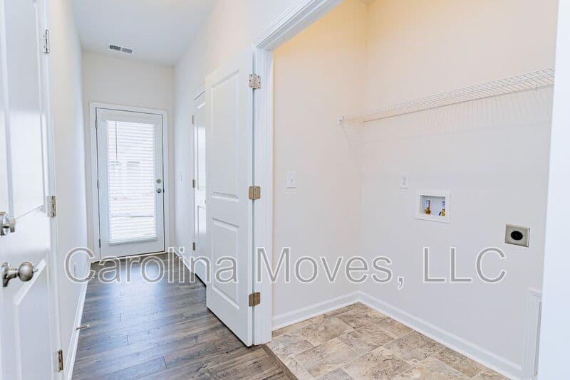 Anderson Townhome: 117 Village Main