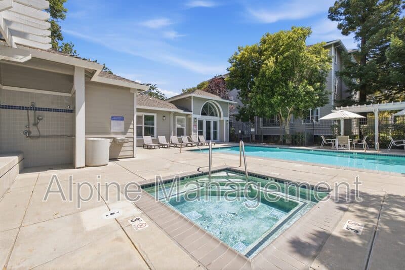 East Palo Alto Condo: 1982 West Bayshore Road - Main