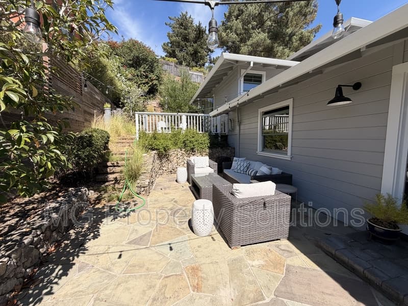 Mill Valley House: 74 Bay Vista Drive