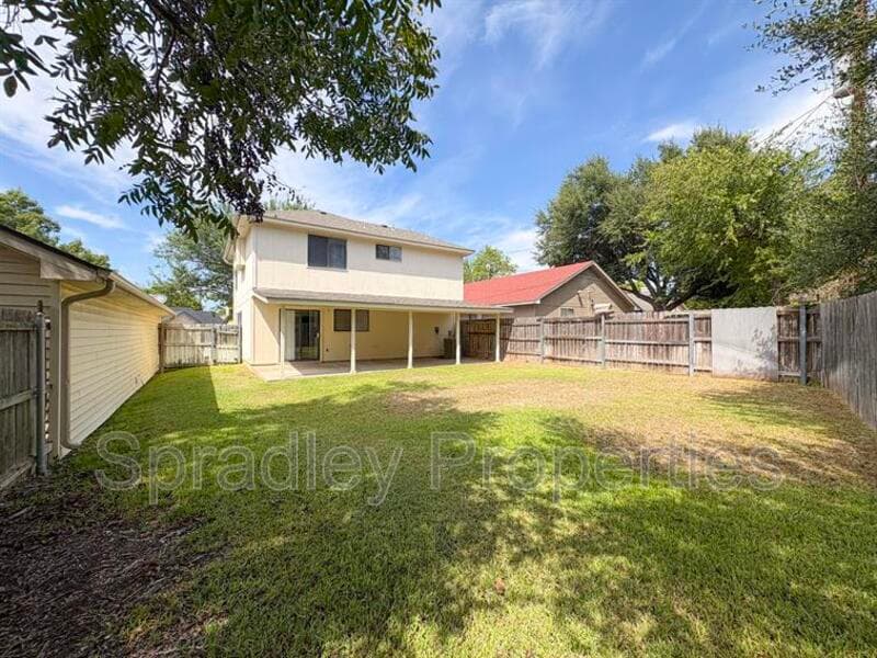 Temple House: 4801 Stone Ridge Dr