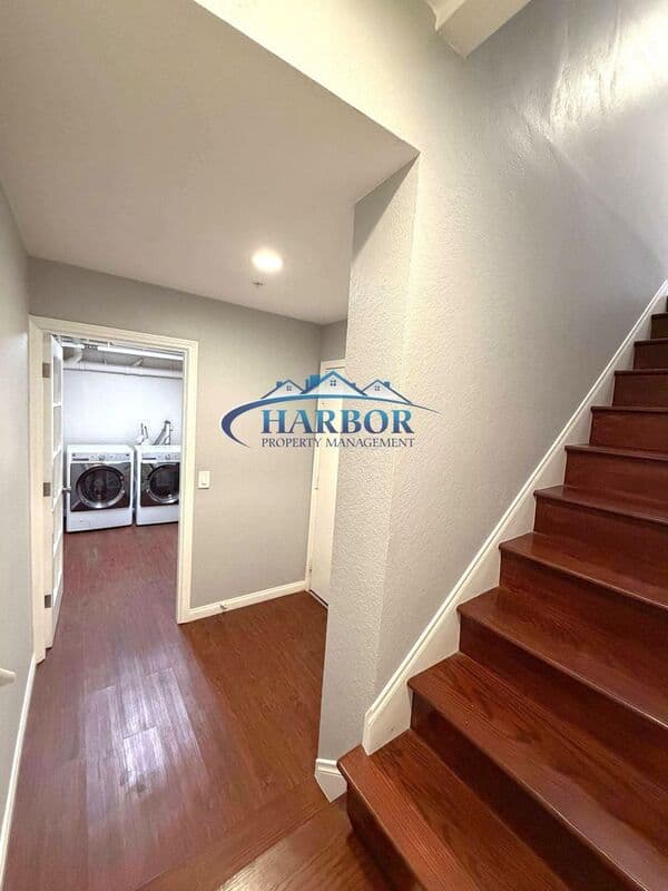 Long Beach Townhome: 533 Walnut Avenue