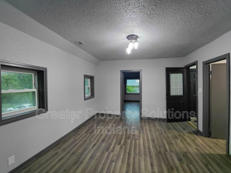 Michigan City House: 731 West 4th StUpper