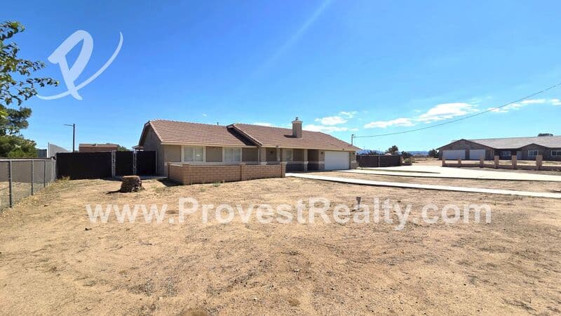 Hesperia House: 8305 Topaz Ave