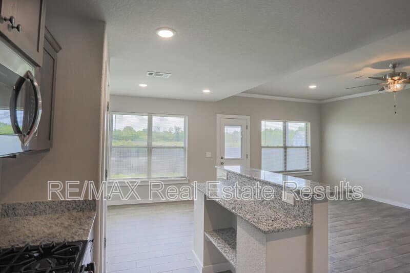 Centerton Condo: 480 Rama St