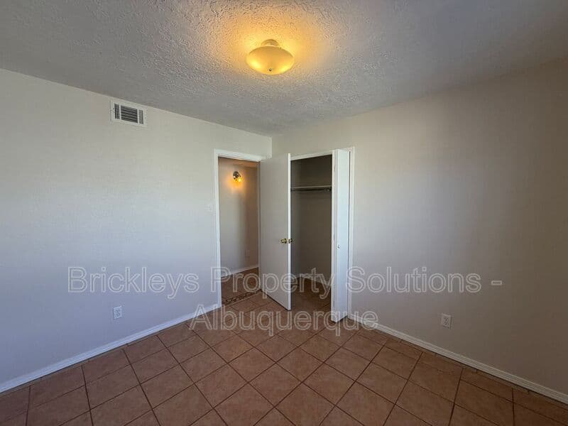 Albuquerque House: 5812 Brahma Dr NW
