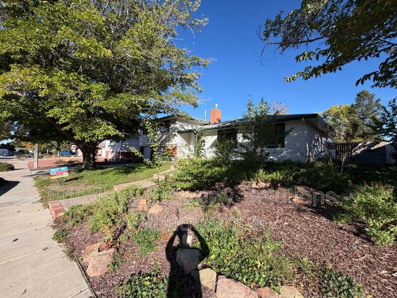 Albuquerque House: 7121 Edwina Ave NE