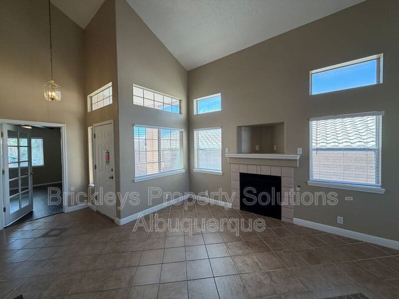 Albuquerque House: 10527 Brookline Pl NW