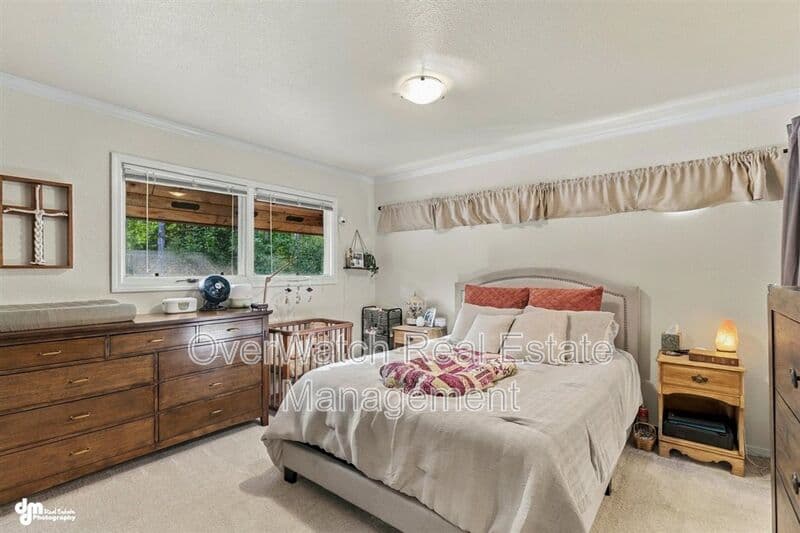 Eagle River House: 10610 High Bluff Dr