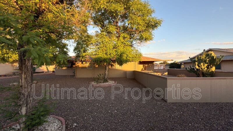 Sun City House: 10814 West Saratoga Circle