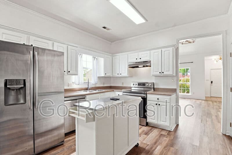 Calera House: 975 McAllister Drive