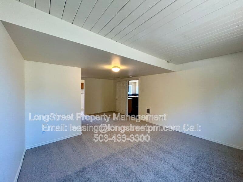 Portland Condo: 4848 SE Bybee Blvd