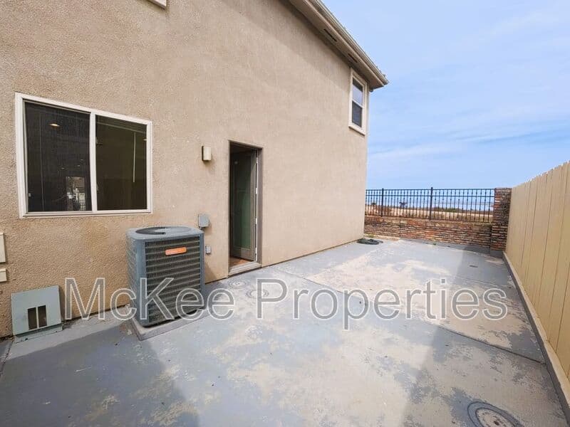 Imperial Beach House: 525 12th Street