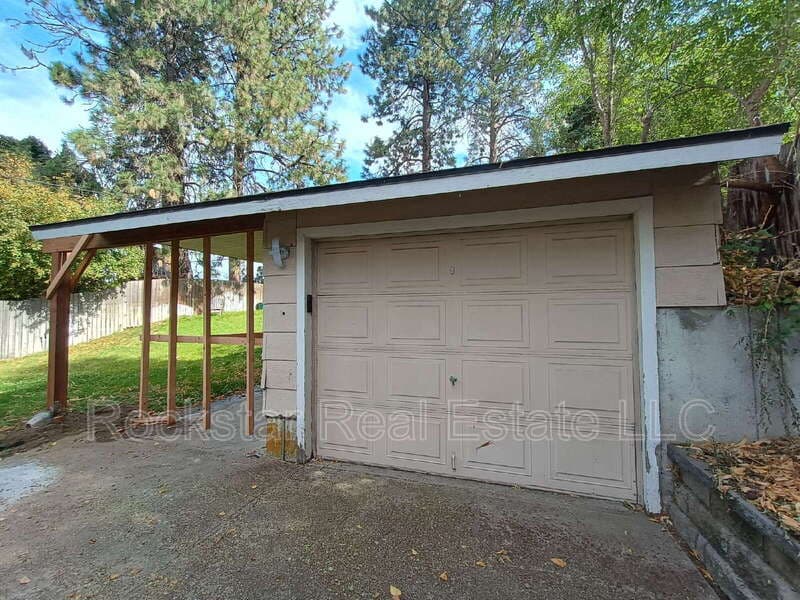 Spokane House: 6128 North Oak Street