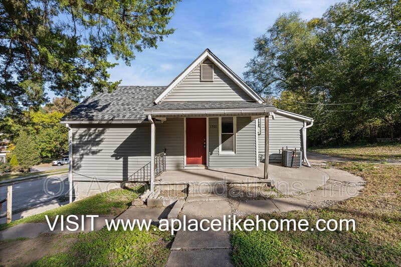 Kansas City House: 1501 N 29th St