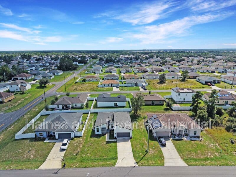 Poinciana House: 302 Elderberry Ct