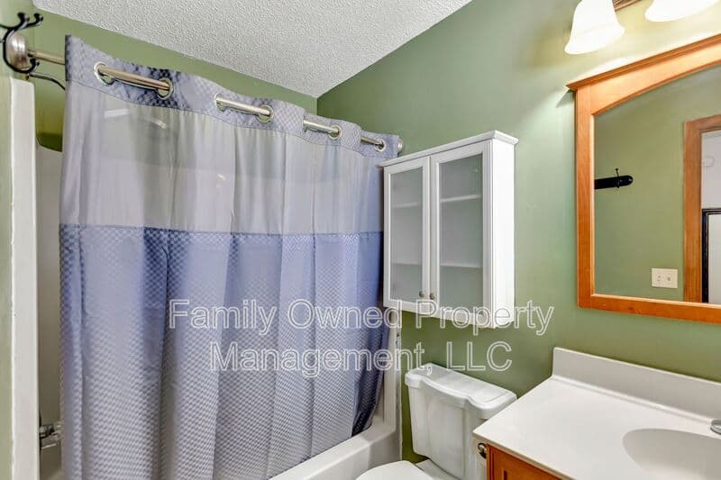 Summerville House: 106 Quest Street