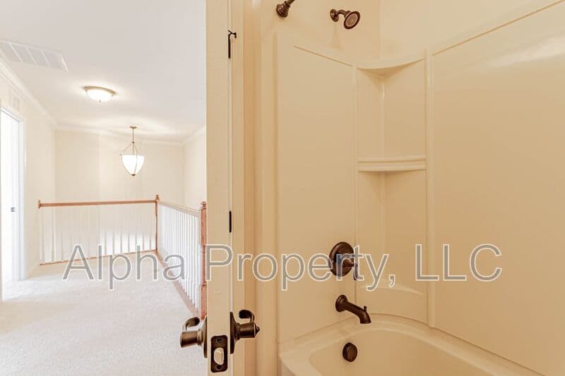 Greer Townhome: 12 Irvington Dr