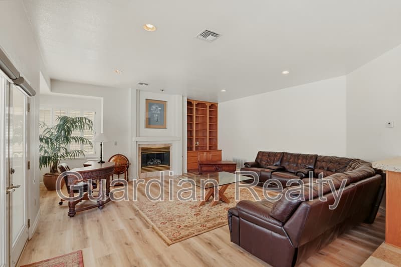 Henderson House: 1888 Woodhaven Dr