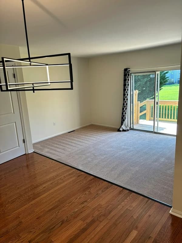 Newark House: 307 Cobble Creek Curve