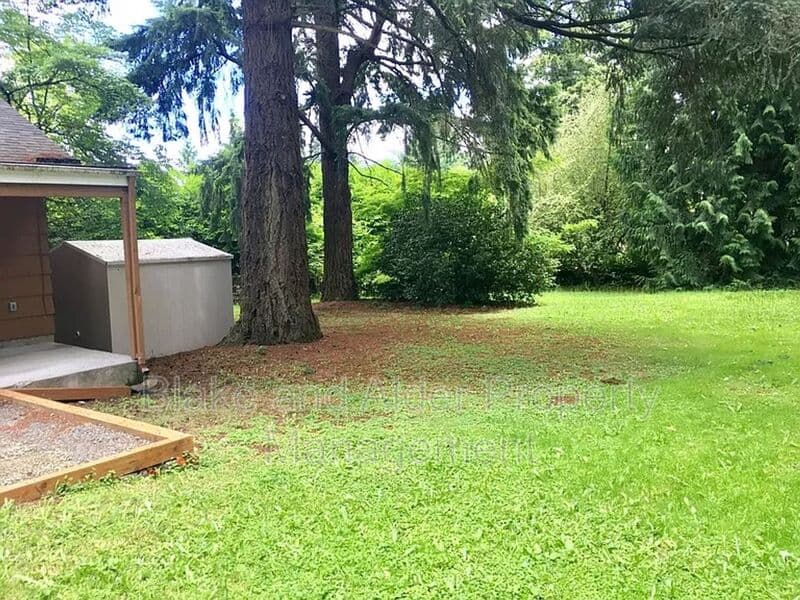 Milwaukie House: 11112 SE Home Ave