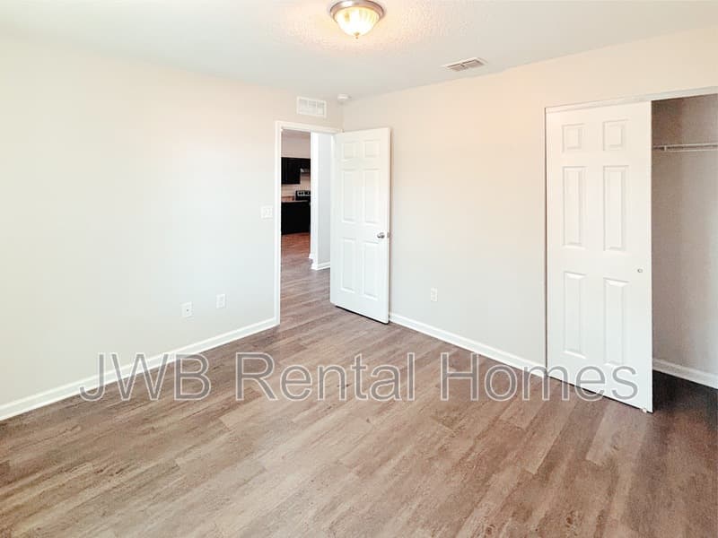 Jacksonville House: 4016 Spring Glen Rd