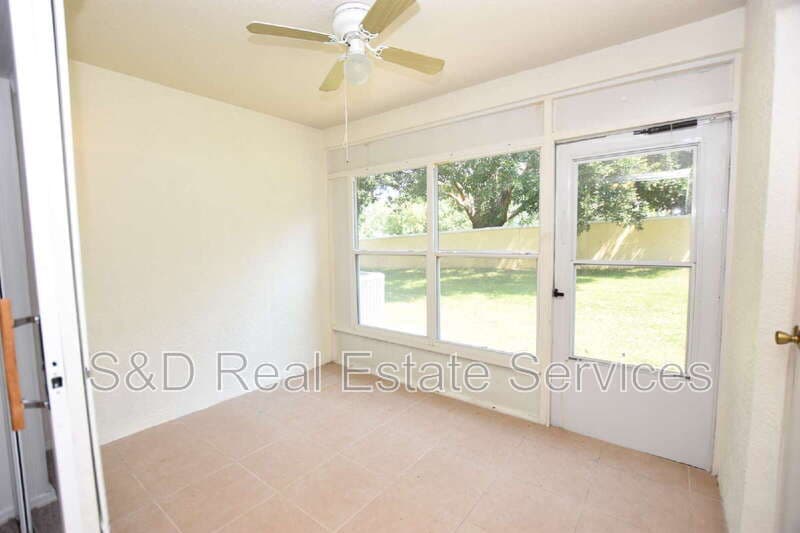 Brandon Townhome: 2308 Lake Woodberry Cir